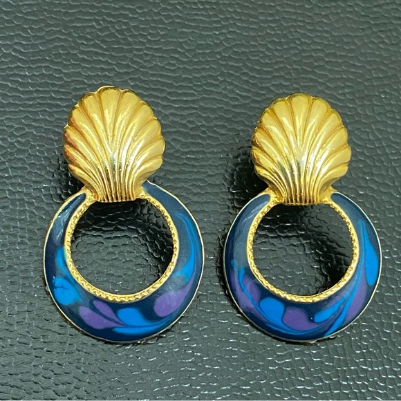Vintage 80’s MYSTIQUE Shell Swirl Enamel Goldtone Doorknocker Post Earrings - Picture 3 of 10